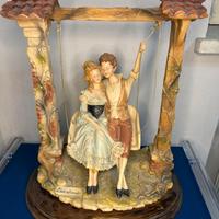 Scultura Vintage "Innamorati su Altalena"