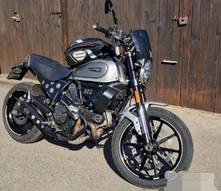 Ducati scrambler icon silver ice