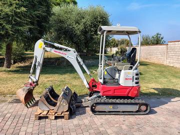 ESCAVATORE USATO TAKEUCHI TB217R ANNO 2021 SOLO 15