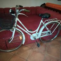 Bicicletta da donna d'epoca 
