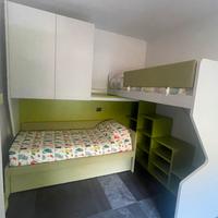 Cameretta per bambini 2+1 letti armadio scrivania