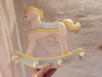 Appendiabiti a parete in legno a forma di cavallin