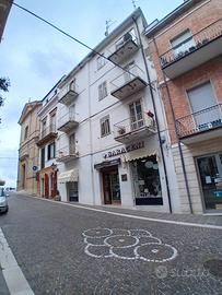 Splendido trilocale nella piazza dietro san nicola