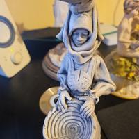 Scultura sarda in ceramica.Donna cesto. Massidda.