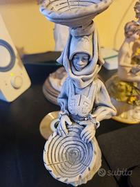 Scultura sarda in ceramica.Donna cesto. Massidda.