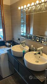 Bagno competo di specchio e luci