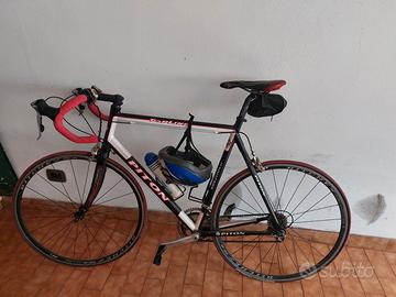 Bici da corsa Piton con casco, scarpette e varie.