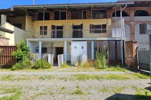 CASA SEMINDIPENDENTE A ORIO CANAVESE