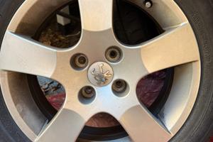 cerchi in lega Peugeot da 16 pollici