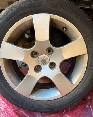 cerchi in lega Peugeot da 16 pollici