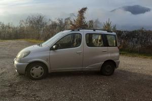 Yaris verso 2002