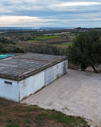 Terreno con Capannone e Villa