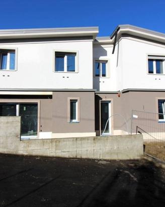 Villa di 141 m² con 4 locali e box auto a Valsamog