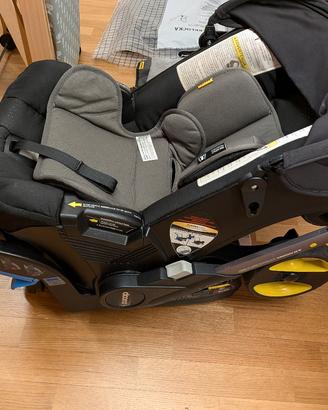 Passeggino e seggiolino auto Doona