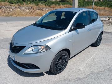 Lancia Ypsilon 1.2 69 CV 5 porte Gold