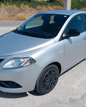 Lancia Ypsilon 1.2 69 CV 5 porte Gold