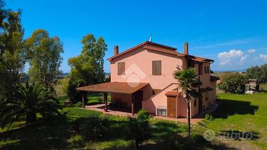 VILLA SINGOLA A MONTALTO DI CASTRO