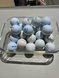 Palline da golf di qualità, incluse 5 Titleist.