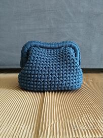borsa mini clutch all'uncinetto 