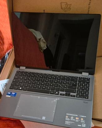 Asus Vivobook OLED touchscreen 16"