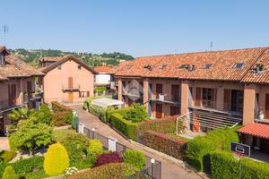 VILLA A SCHIERA CENTRALE A SALUZZO