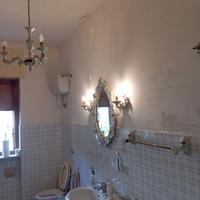 lampadario, specchio con bajur, con porta asciugam