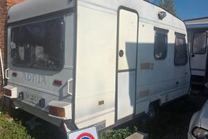 Roulotte con documenti