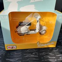 maisto Vespa P 200 E (PX) 1:18