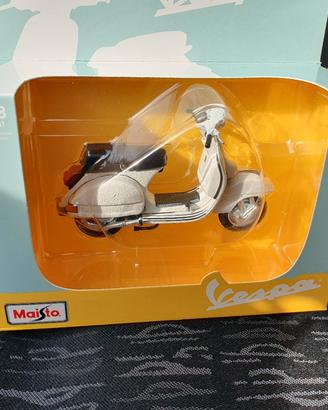 maisto Vespa P 200 E (PX) 1:18