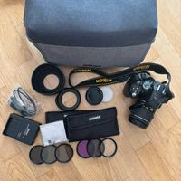 Nikon D5300 + Ottica 18-55mm + accessori vari