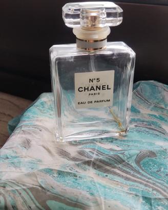 bottiglia di Chanel 5 