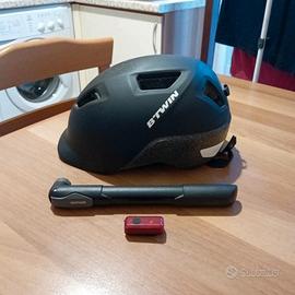 Casco con luce + pompa bici