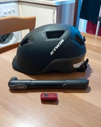 Casco con luce + pompa bici