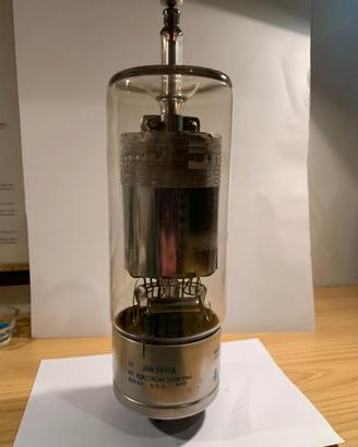 5 valvole elettroniche vintage