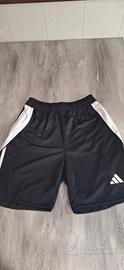 Pantaloncini adidas 
