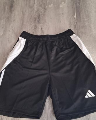 Pantaloncini adidas 