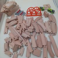 pista treno in legno con accessori 