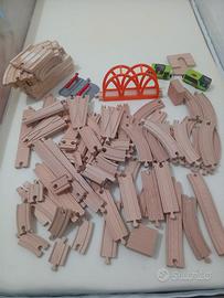 pista treno in legno con accessori 
