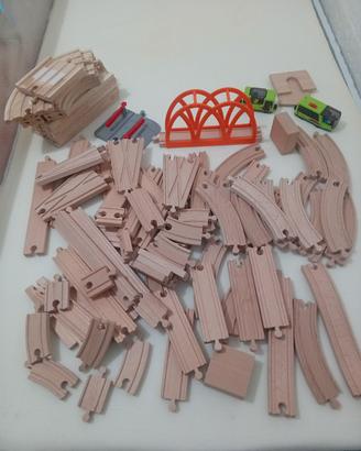 pista treno in legno con accessori 