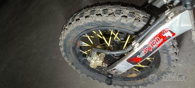 Ruote con gomme cerchi pit bike