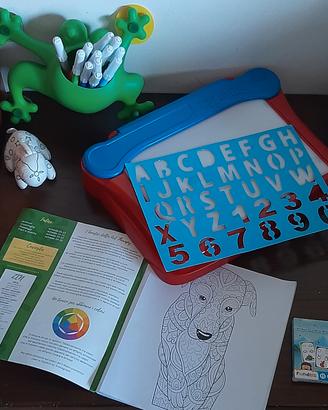 Kit disegno: lavagna+album+gioco+portapenne+peluch