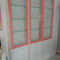 arredo negozio,vetrina con armadietto sotto 