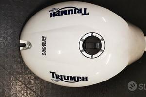 serbatoio benzina triumph speed triple 1050