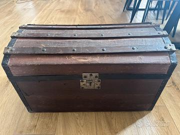 Antico baule da restaurare