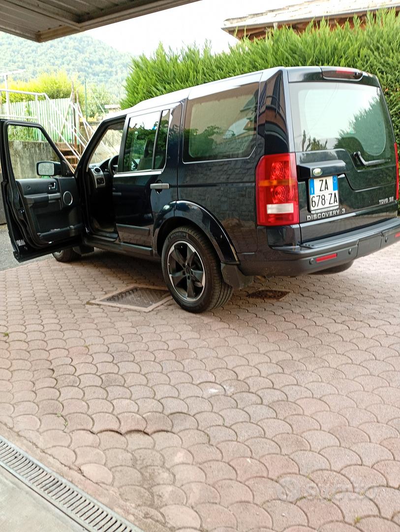 Land Rover Discovery 2010 photo 2
