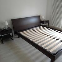 STRUTTURA LETTO CON 2 COMODINI E 2 ABATJOUR