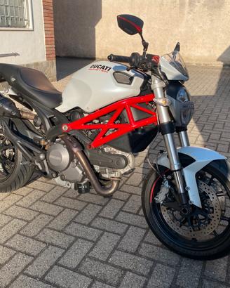 Ducati Monster 796