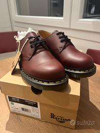 Dr martens uomo basse clearance bordeaux