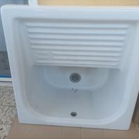 lavatoio in ceramica con strofinatoio