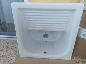 lavatoio in ceramica con strofinatoio